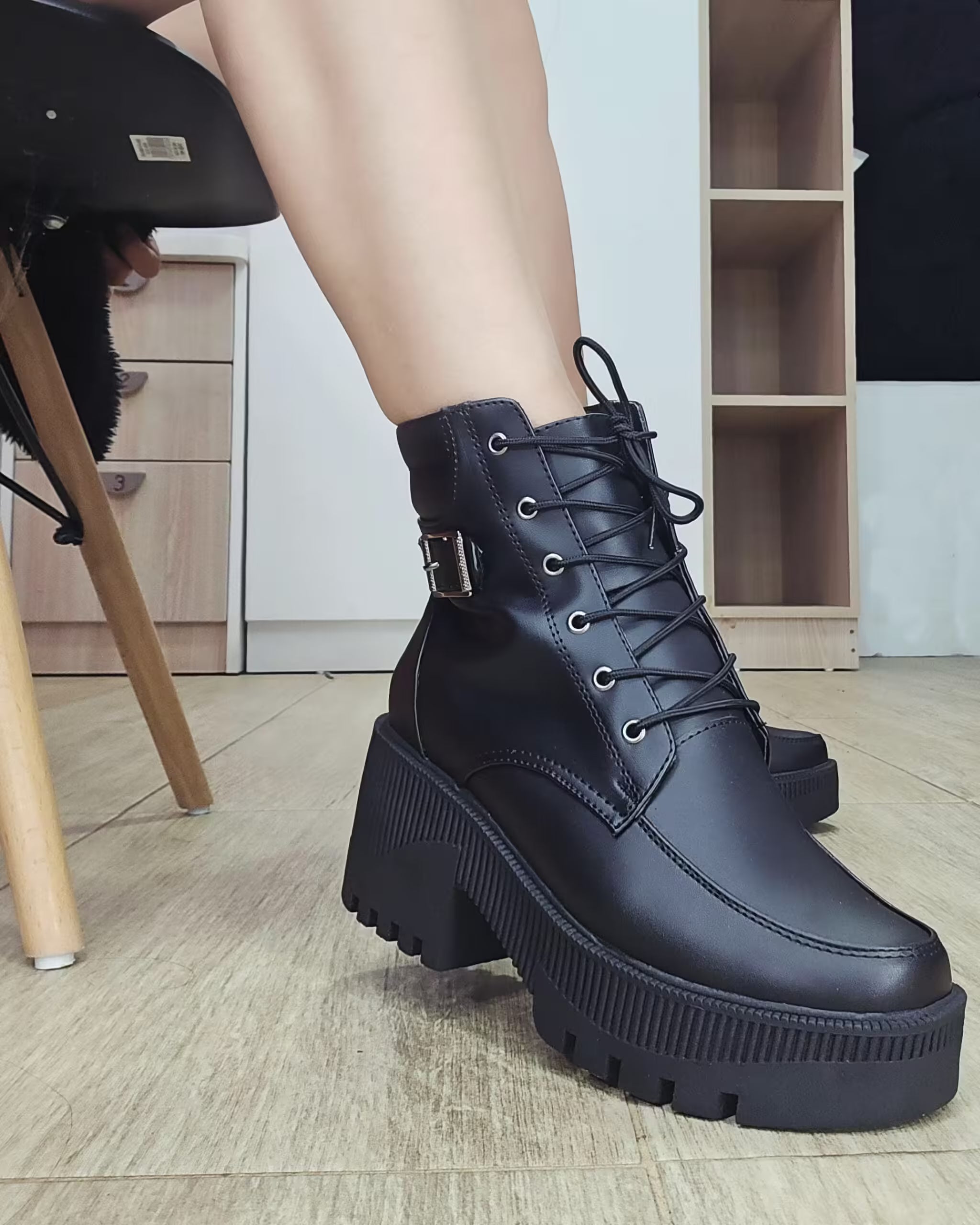 Botines negro ecocuero peruano