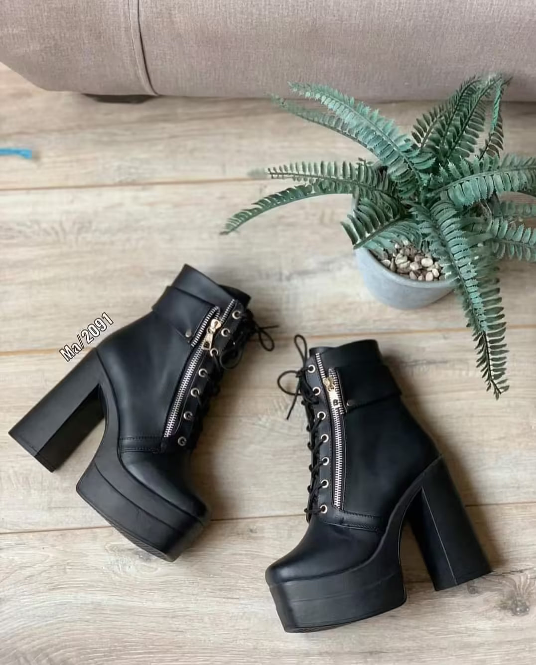 Botines eco-cuero negro