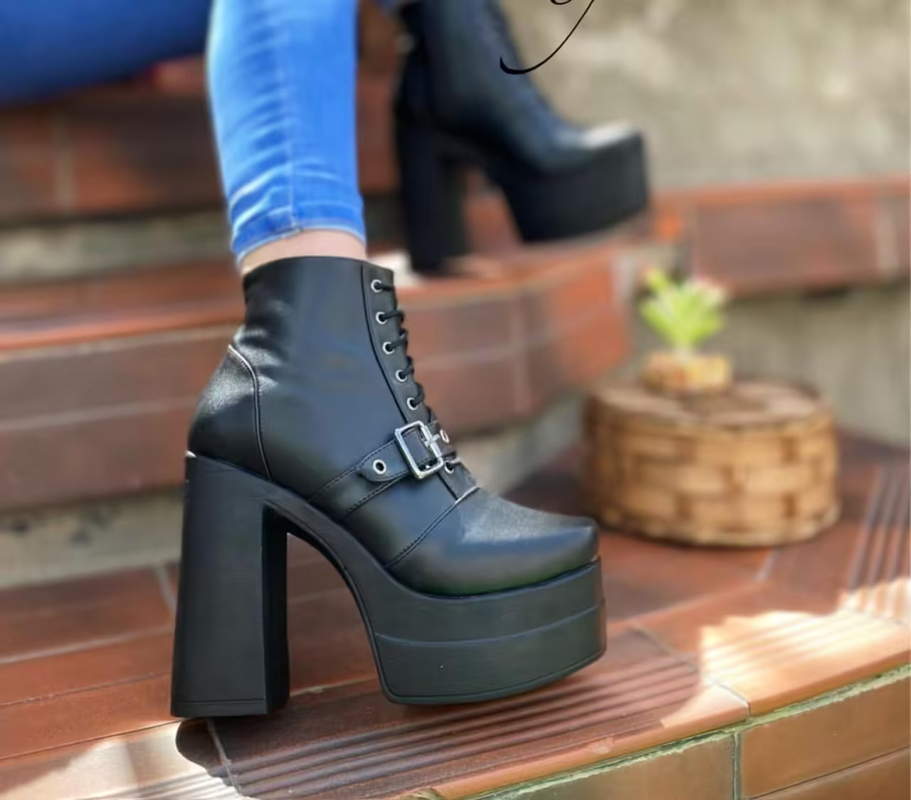Botines eco-cuero negro