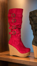 Botas Rojas con Correa