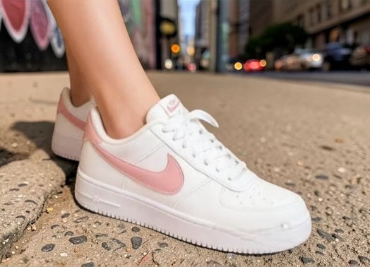zapatillas urbanas logo rosa 2026