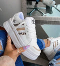 zapatillas urbanas blanco logo animal print