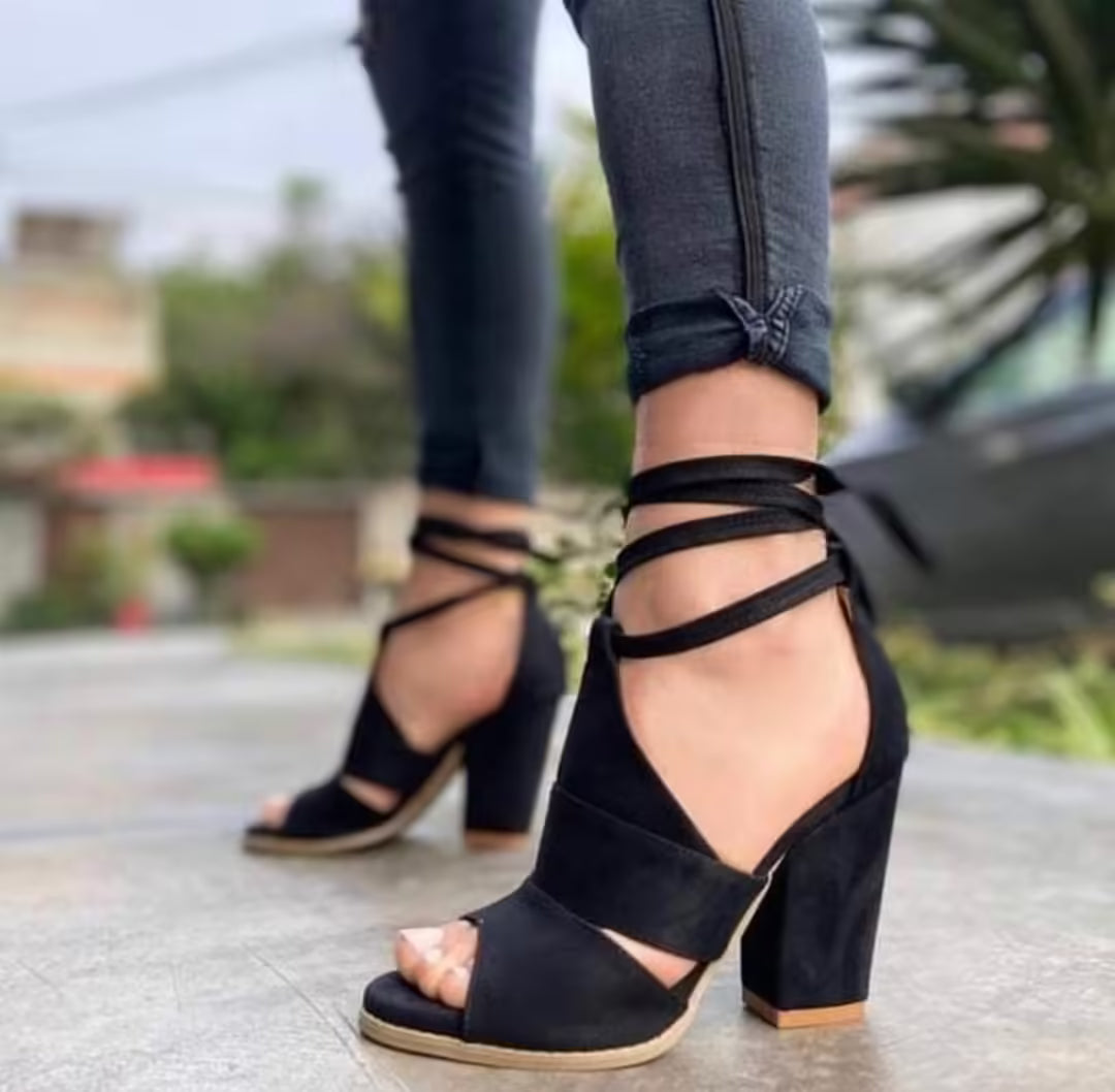 Sandalias gamuza color negro