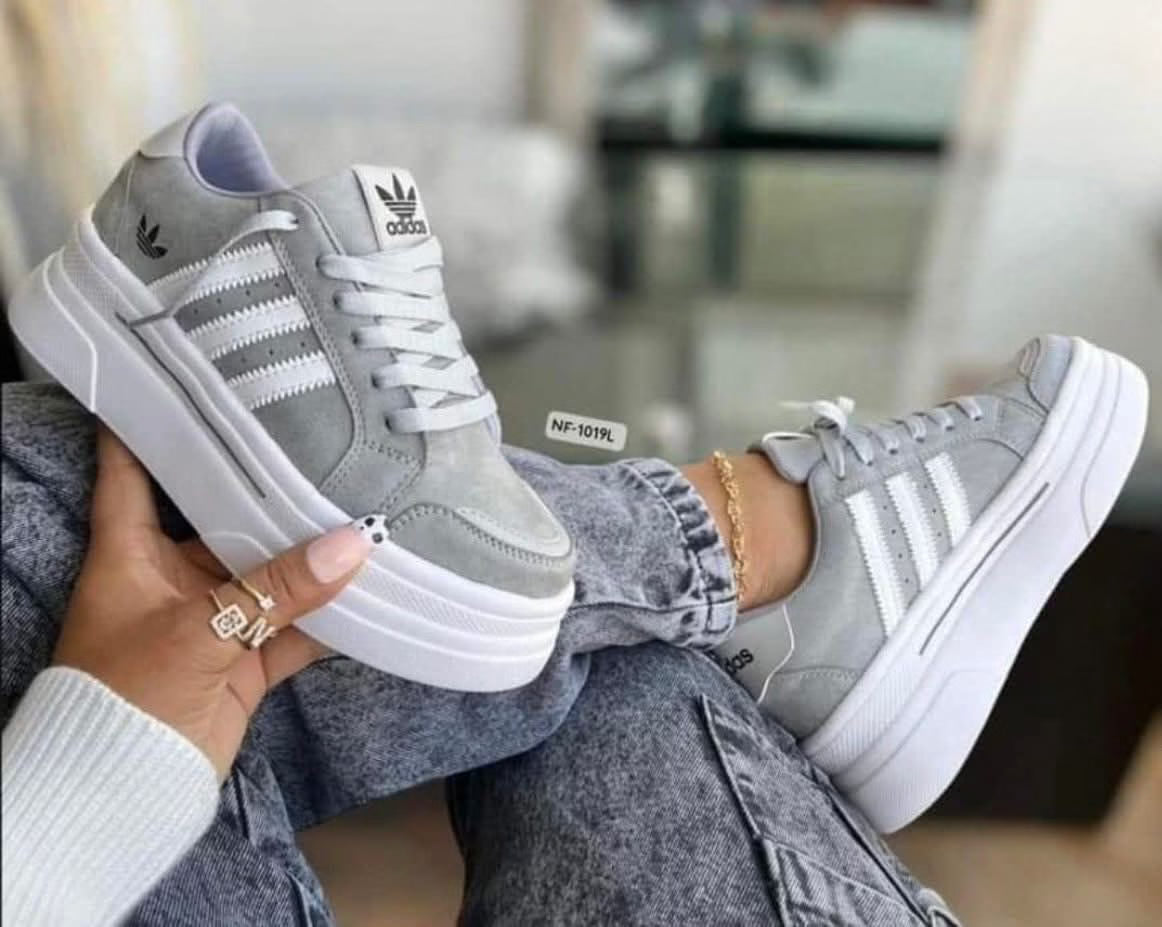 zapatillas color gris